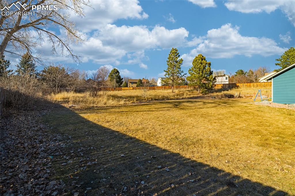 Image 27 of 38: Yard