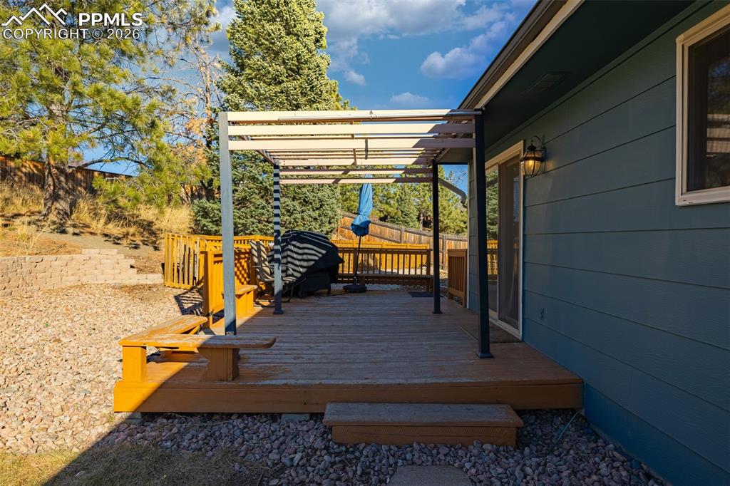 Image 29 of 38: Deck