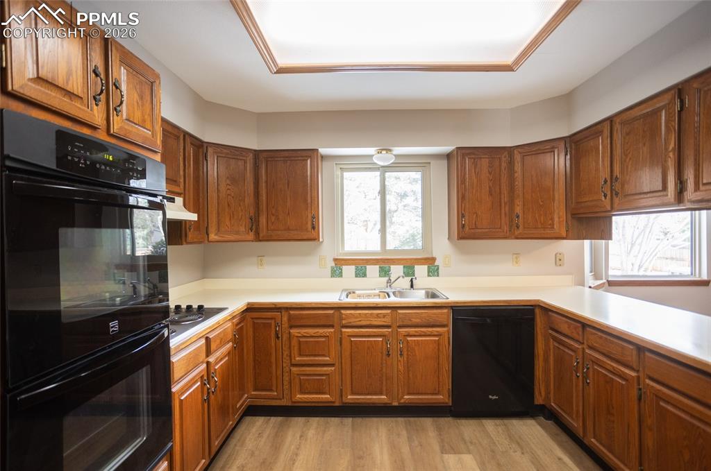 Image 19 of 44: Kitchen