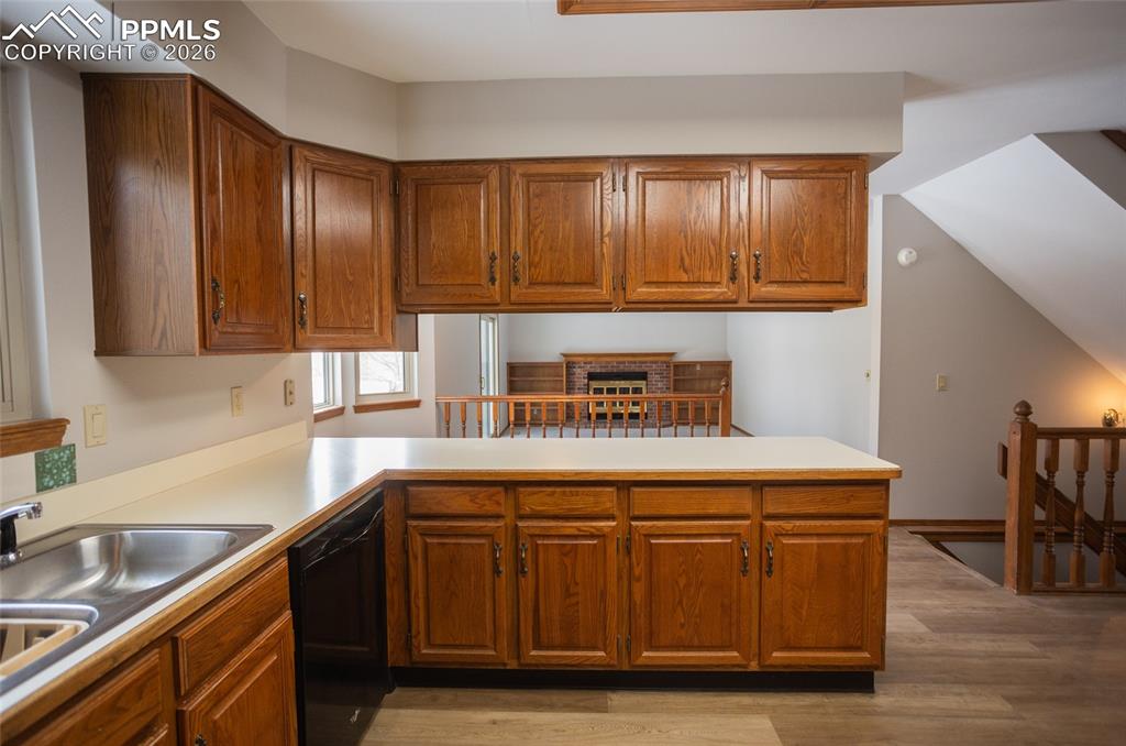 Image 20 of 44: Kitchen