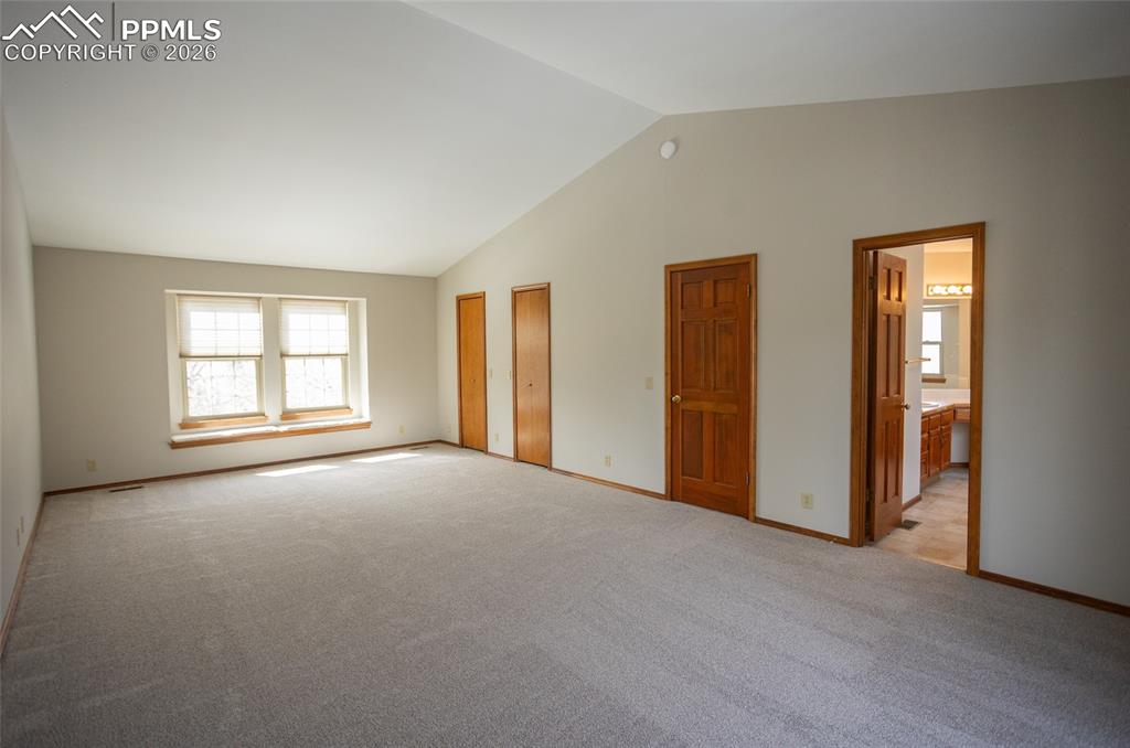 Image 25 of 44: Bedroom