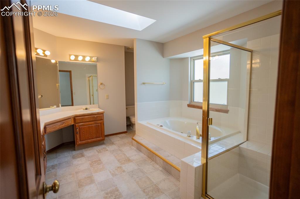 Image 28 of 44: Bathroom