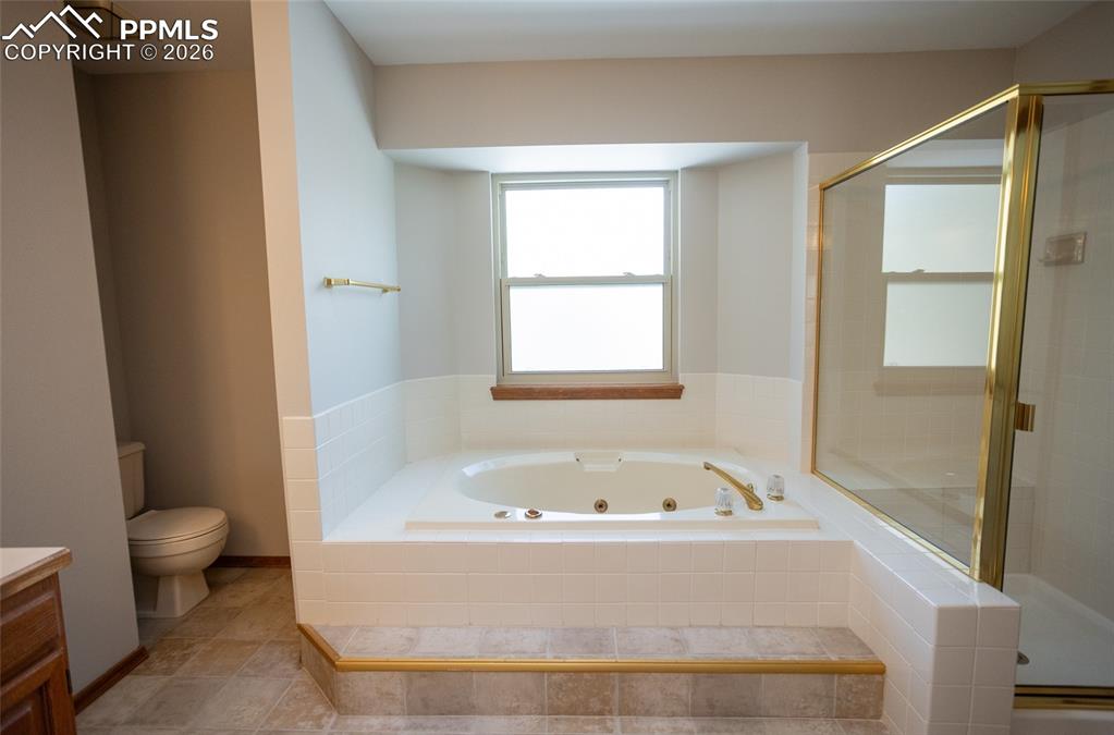 Image 30 of 44: Bathroom