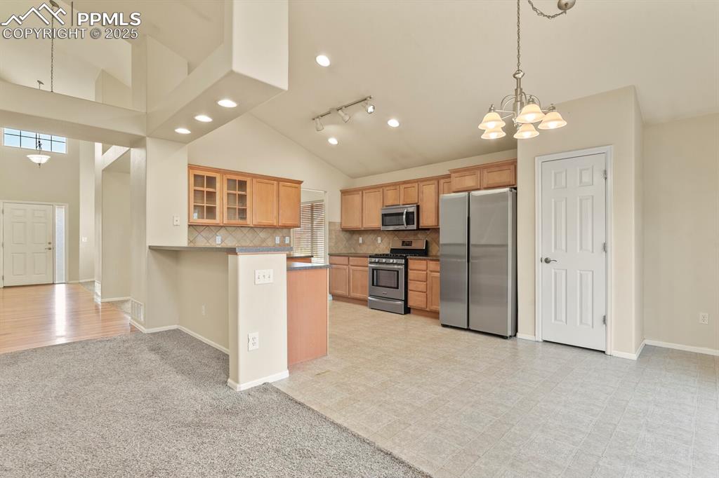 Image 12 of 49: Kitchen