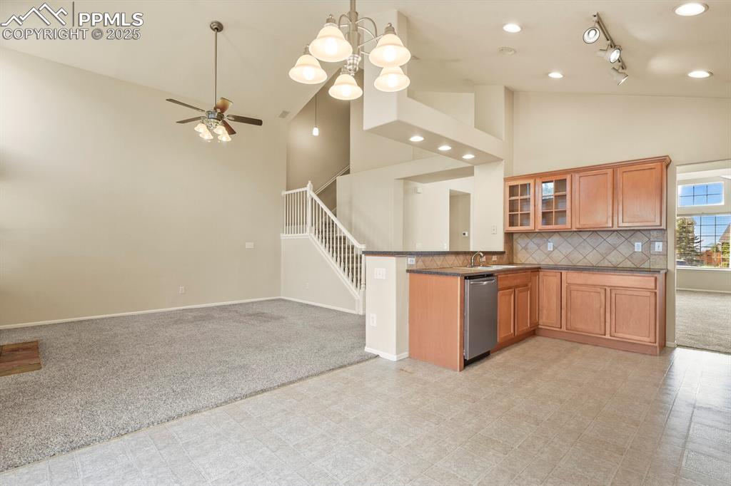 Image 13 of 49: Kitchen