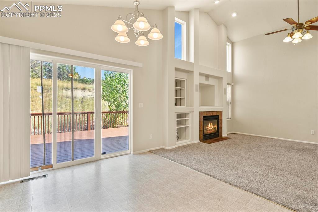 Image 14 of 49: Dining Area