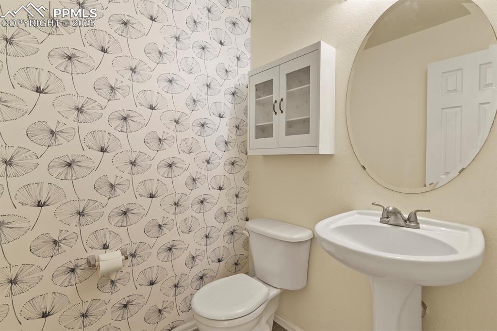 Image 25 of 49: Bathroom