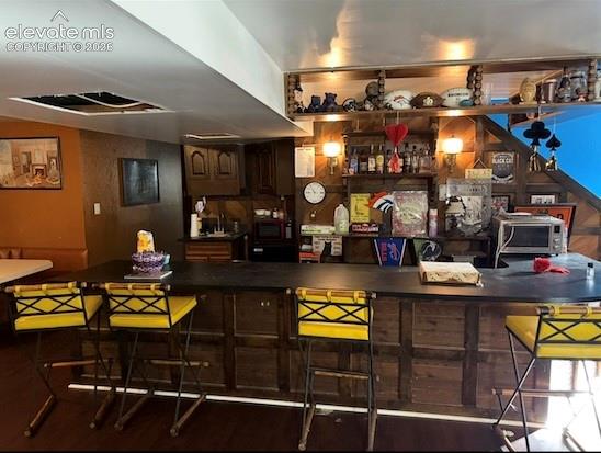 Image 4 of 7: Bar