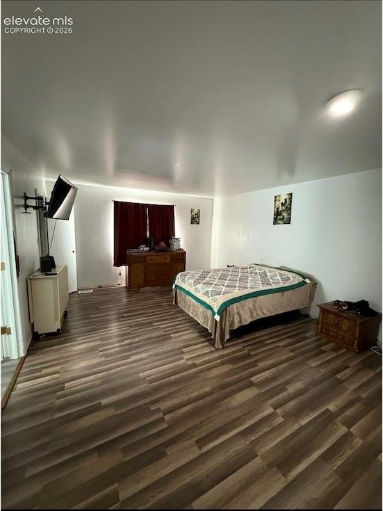Image 7 of 7: Bedroom