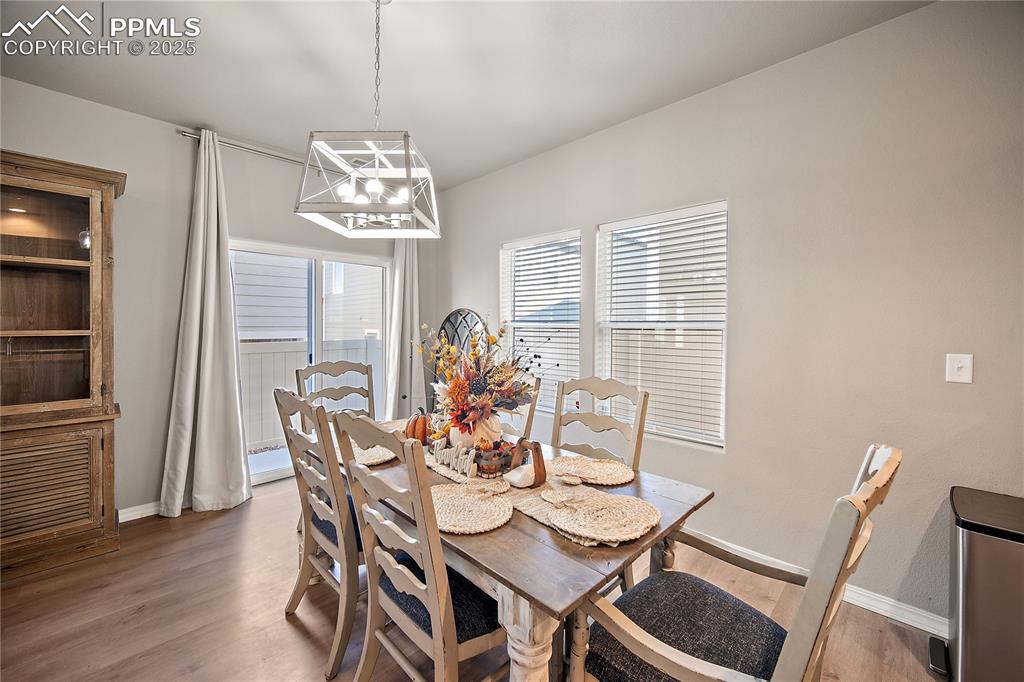 Image 14 of 36: Dining Area