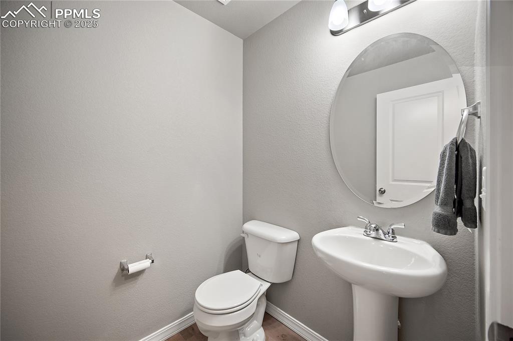 Image 16 of 36: Main level 1/2 bath