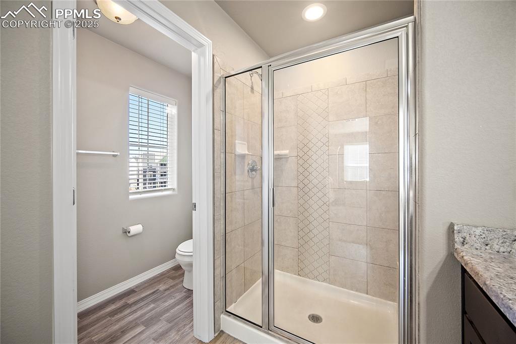 Image 22 of 36: Bathroom