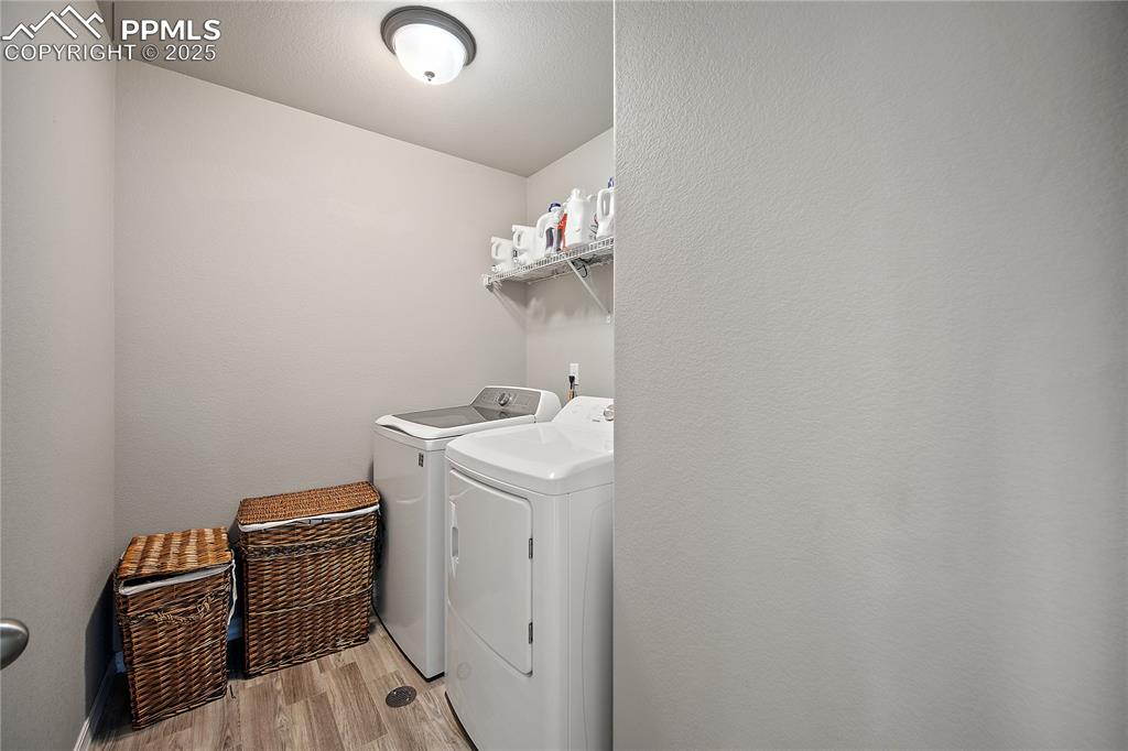 Image 26 of 36: Upstairs laundry