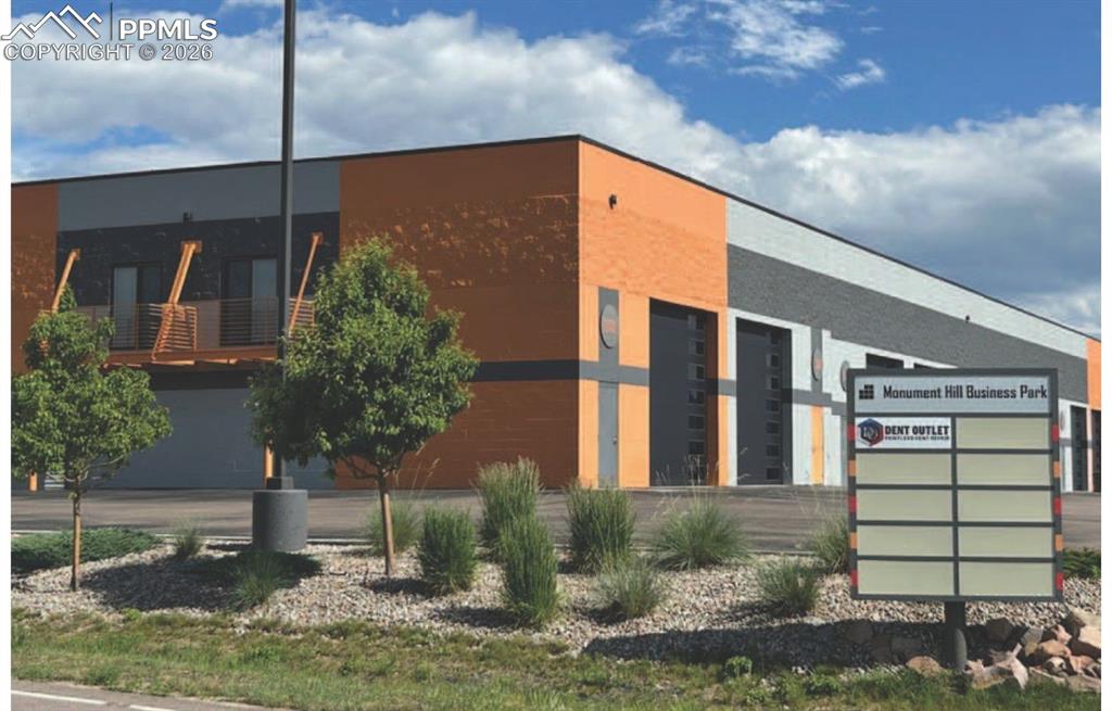 Image 8 of 9: Garage