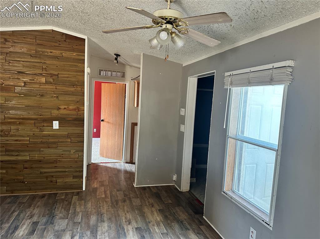 Image 11 of 23: Dining Area