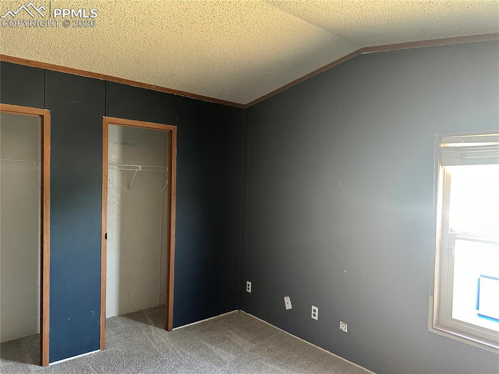 Image 19 of 23: Bedroom