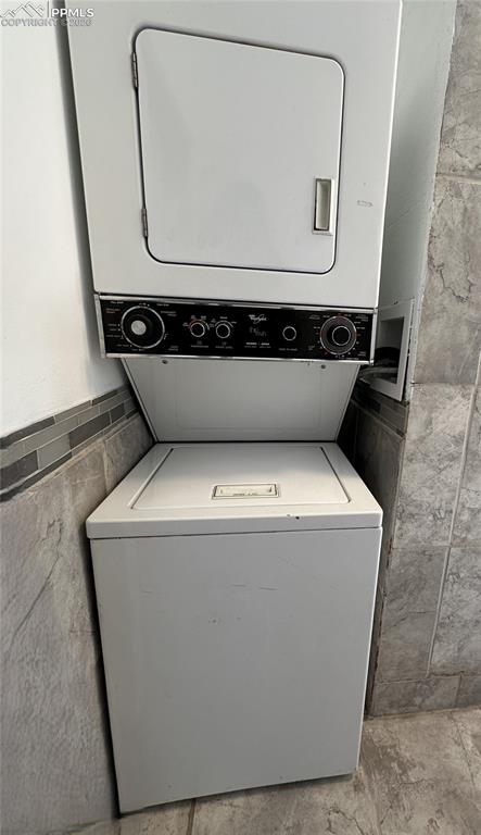 Image 11 of 14: Laundry