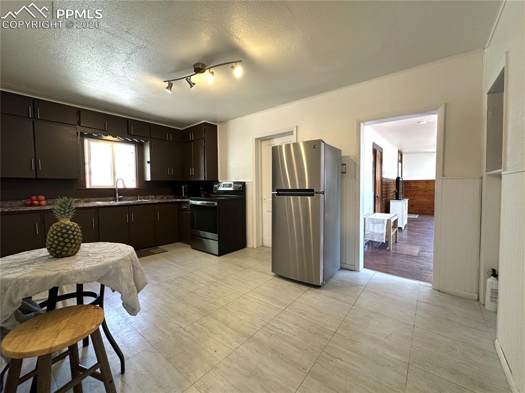 Image 6 of 14: Kitchen