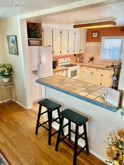 Image 15 of 31: Kitchen