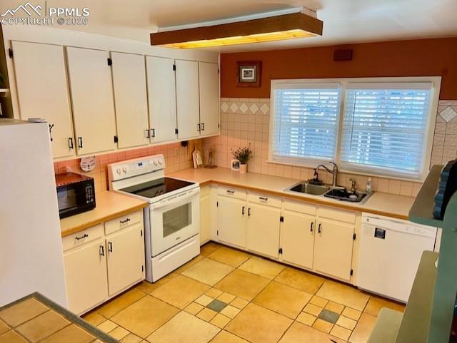 Image 17 of 31: Kitchen