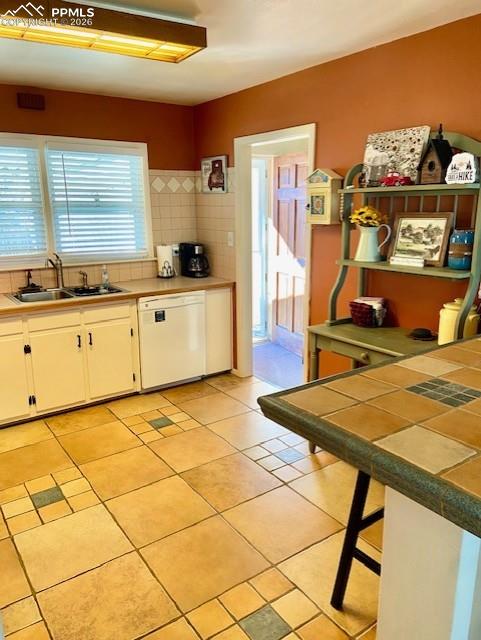 Image 18 of 31: Kitchen