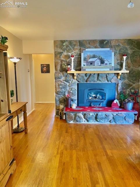 Image 22 of 31: Living Room