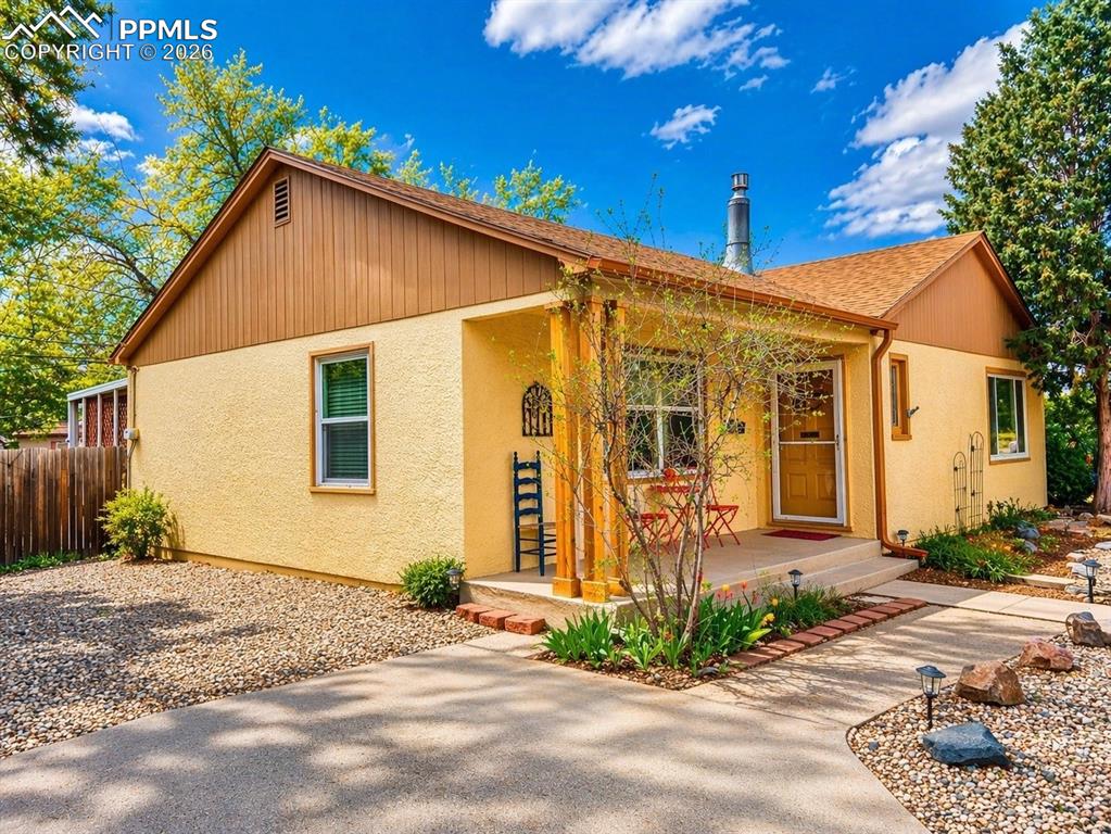 Image 3 of 31: Front of Structure