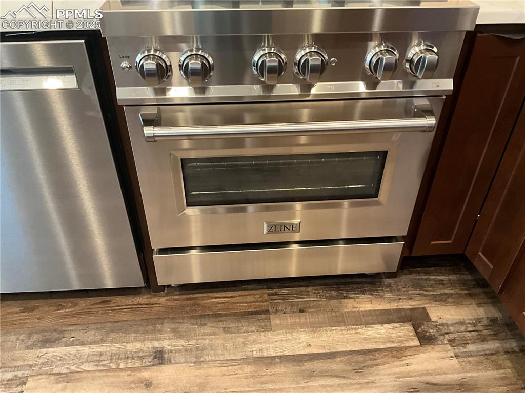 Image 11 of 50: ZLINE gas stove.