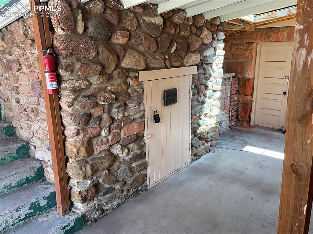 Image 40 of 50: Covered Patio