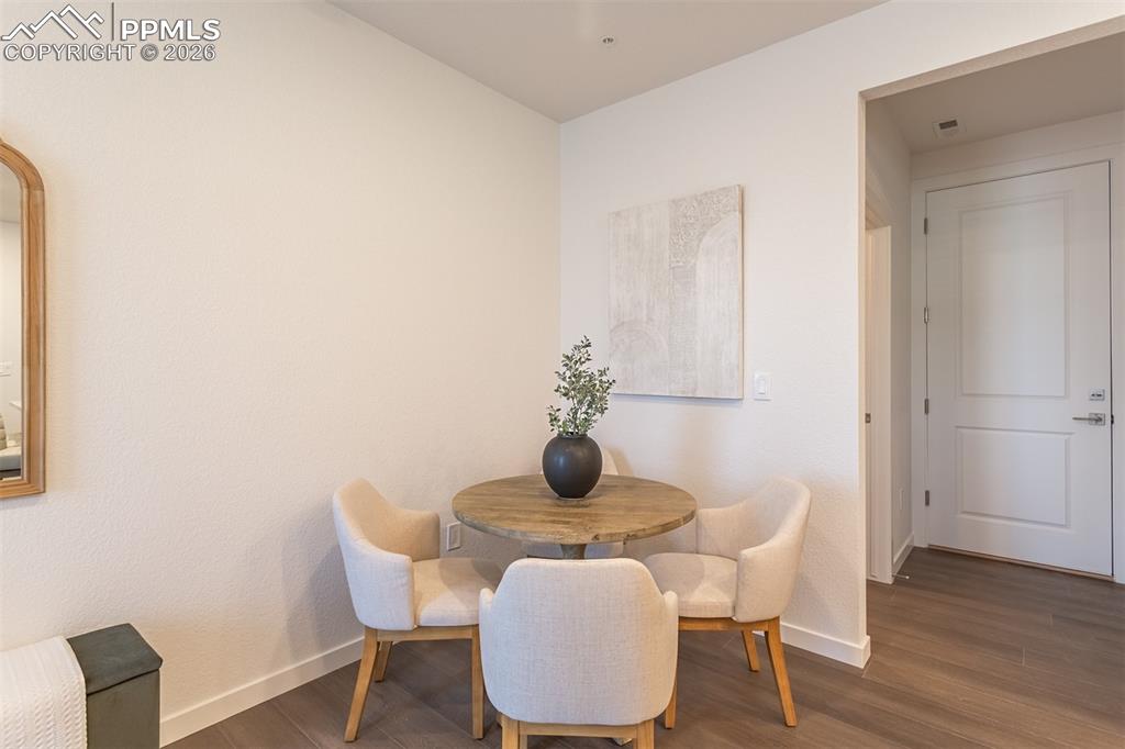 Image 13 of 36: Dining Area