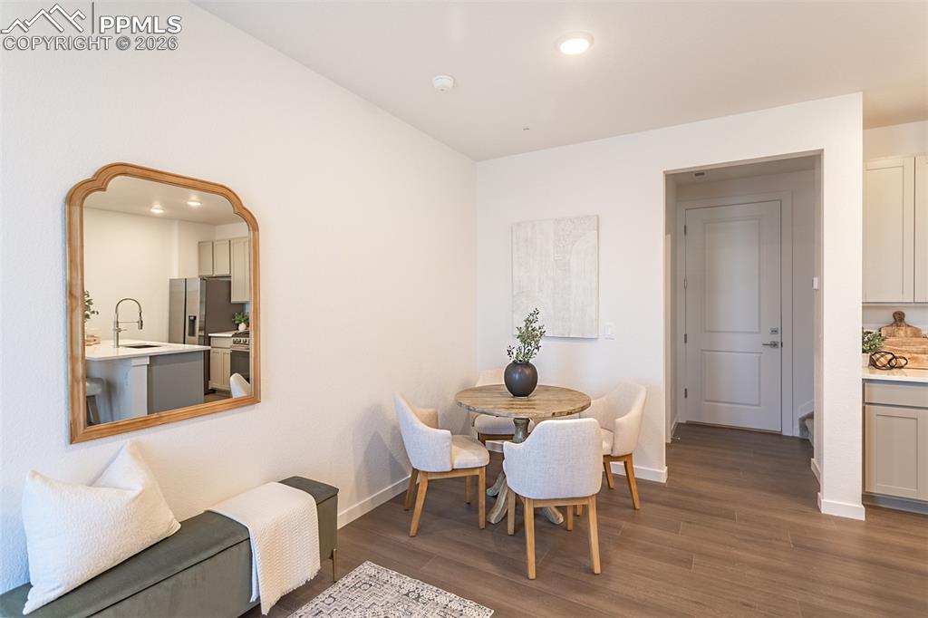 Image 14 of 36: Dining Area