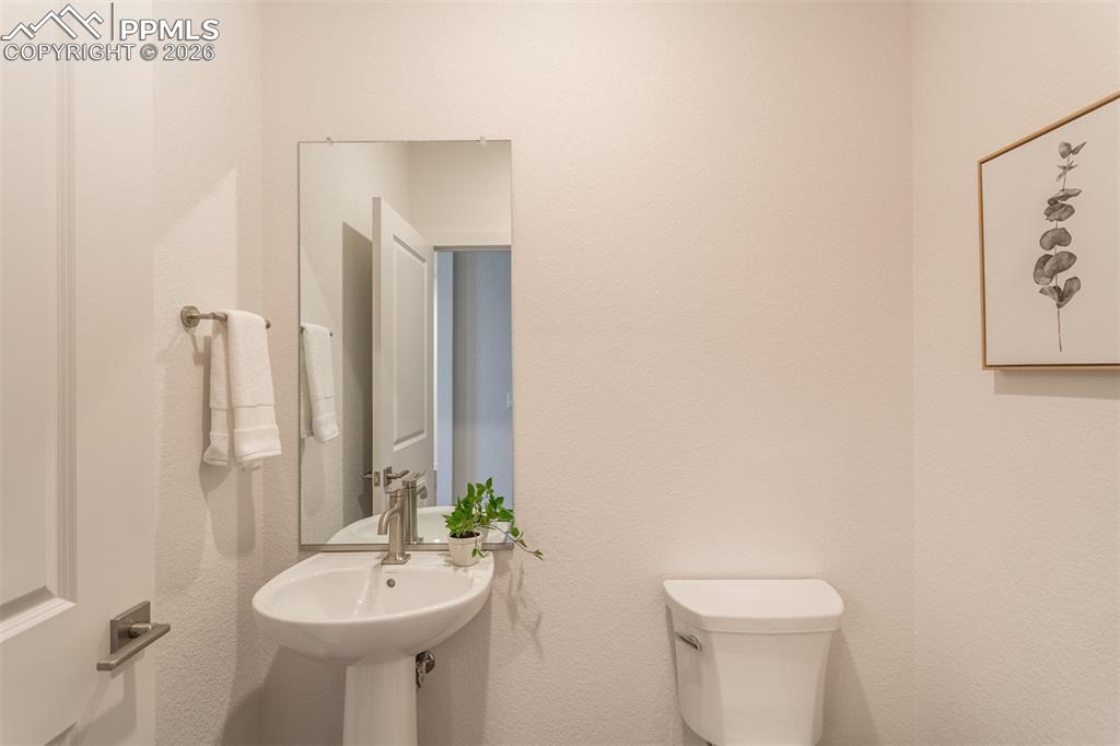 Image 24 of 36: Bathroom