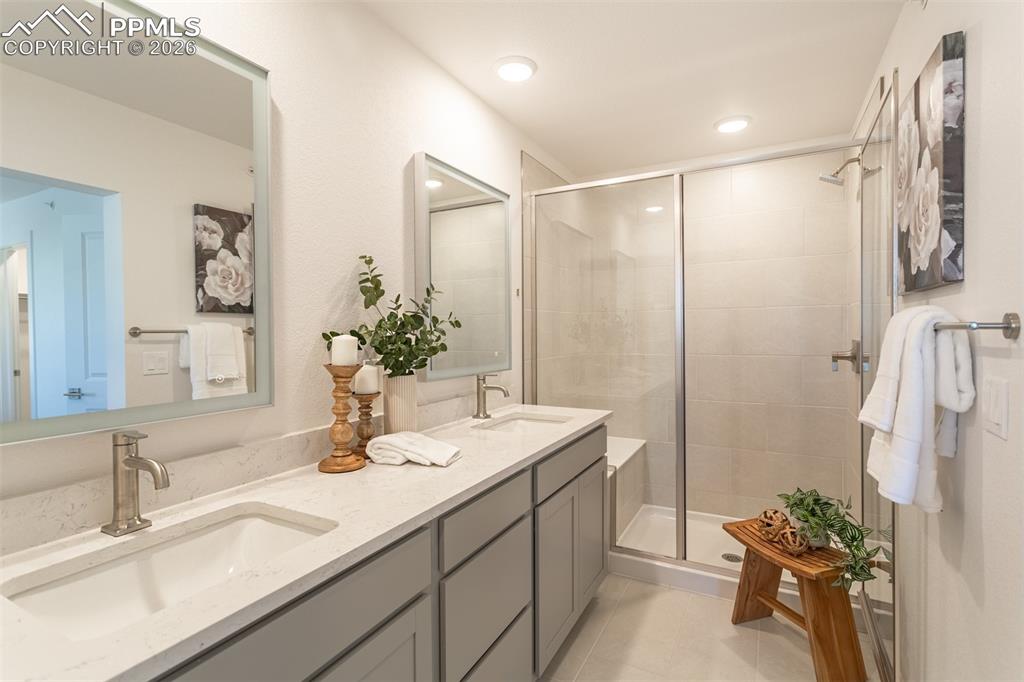 Image 31 of 36: Bathroom