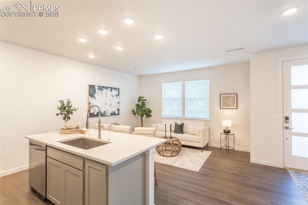 Image 5 of 36: Kitchen