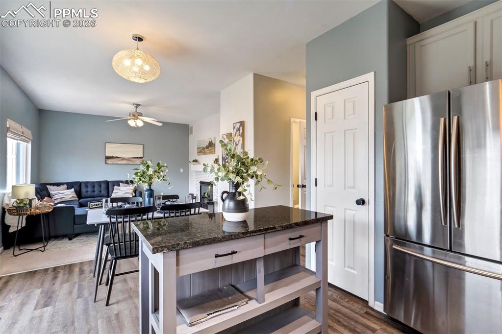 Image 15 of 50: Kitchen