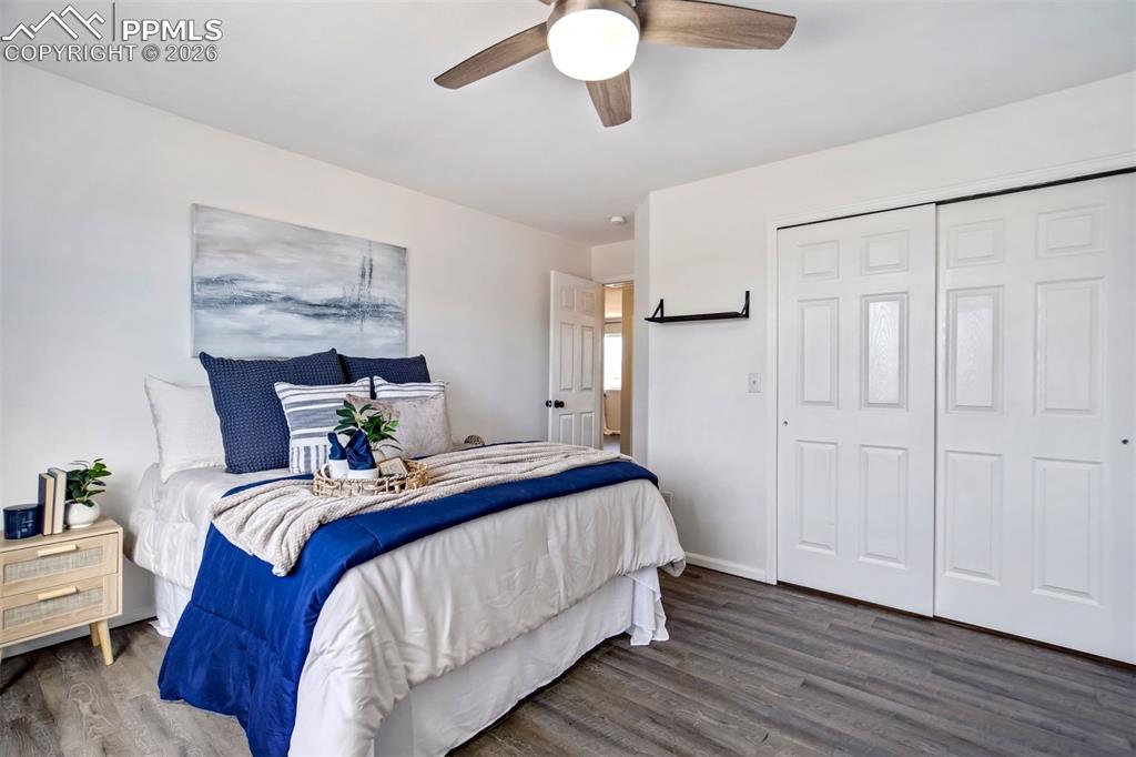 Image 20 of 50: Bedroom