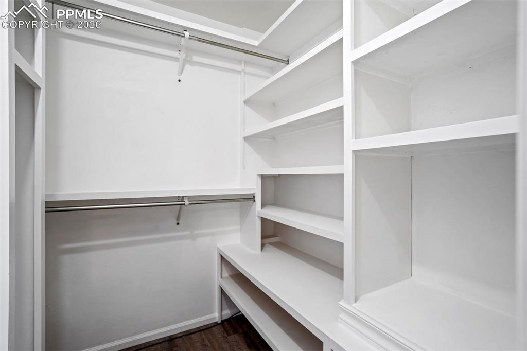 Image 22 of 50: Closet