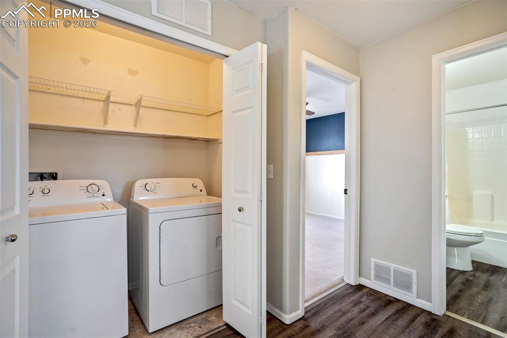 Image 36 of 50: Laundry