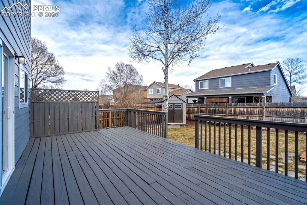 Image 41 of 50: Deck