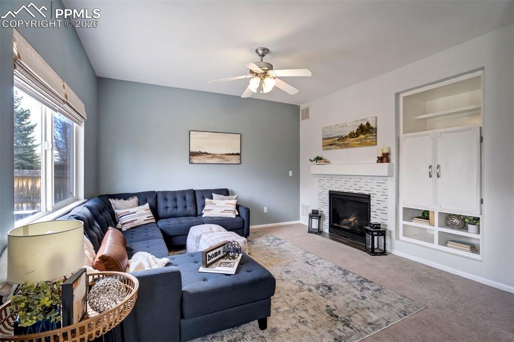 Image 6 of 50: Living Room