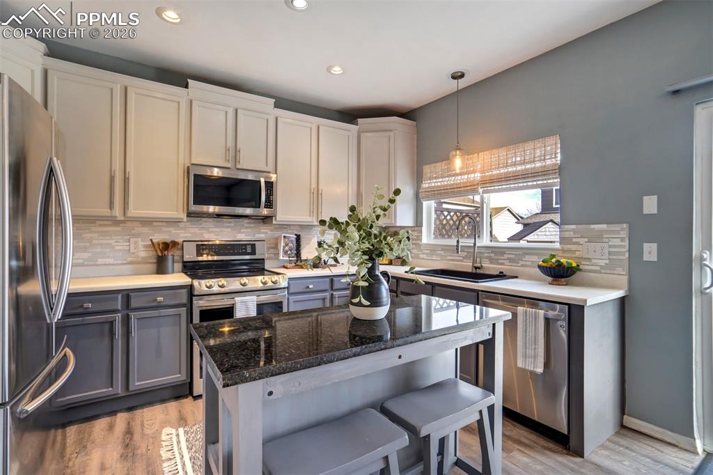 Image 8 of 50: Kitchen