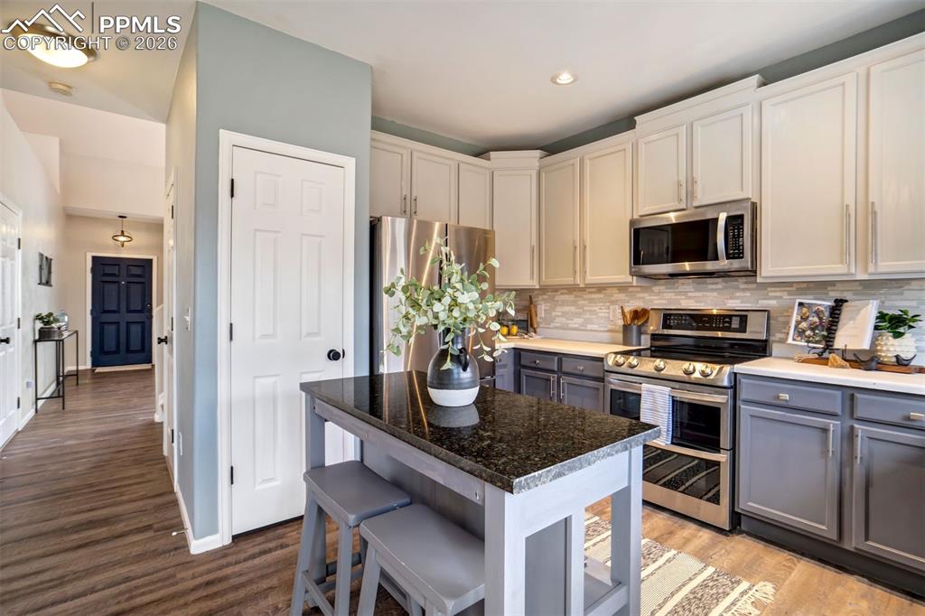 Image 9 of 50: Kitchen