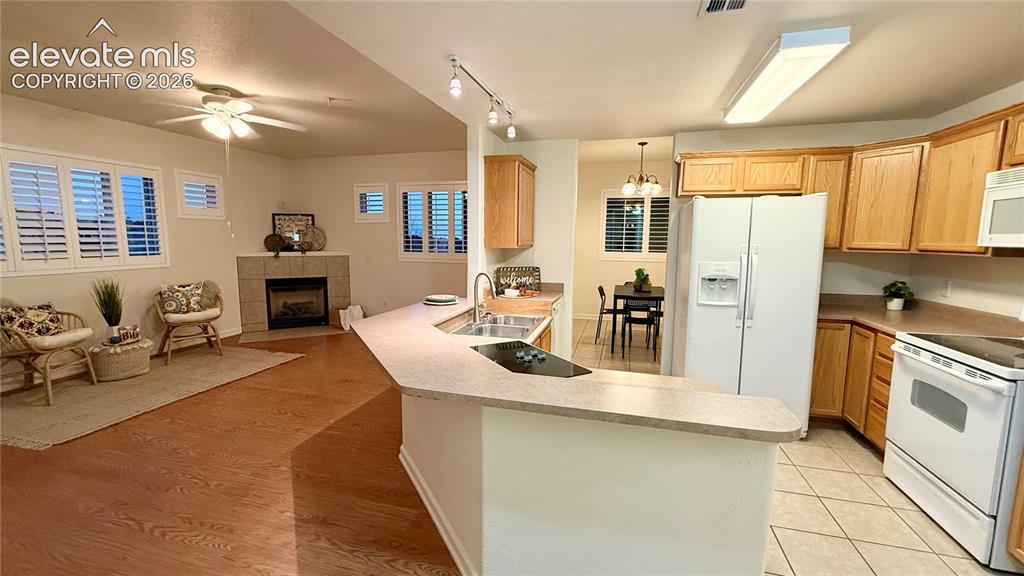Image 5 of 26: Kitchen
