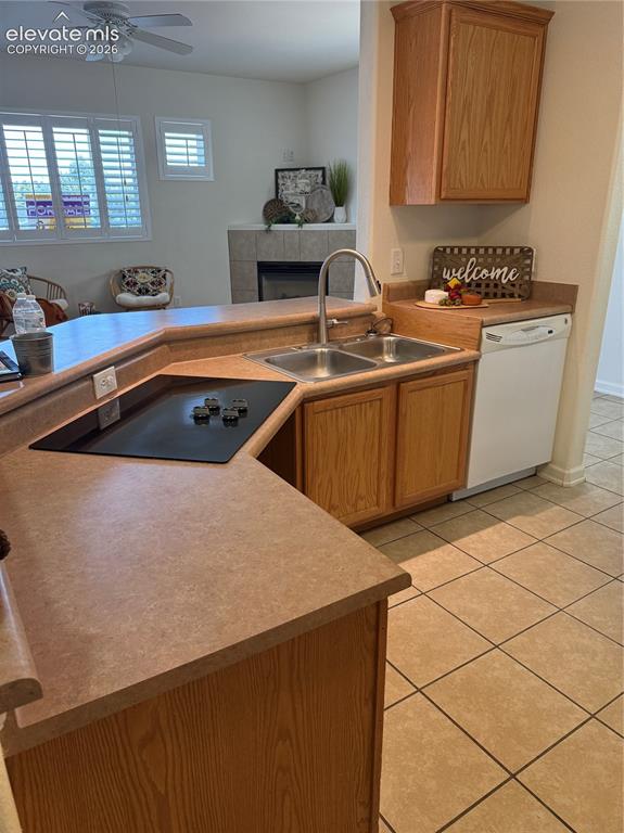 Image 7 of 26: Kitchen