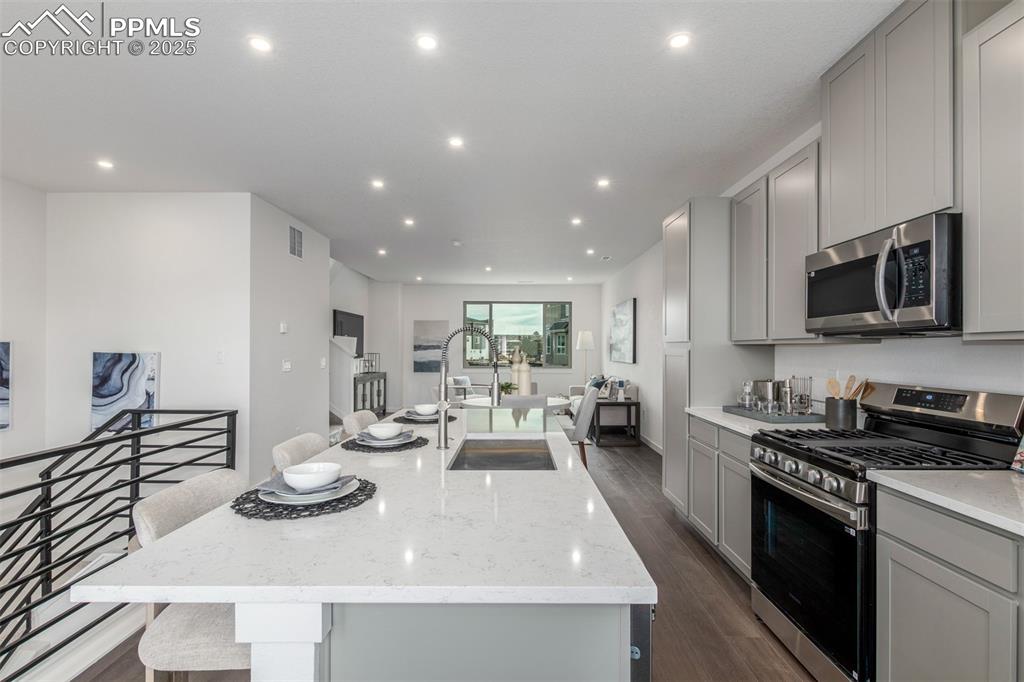 Image 11 of 32: Kitchen