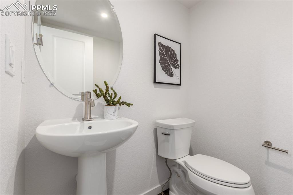 Image 12 of 32: Bathroom