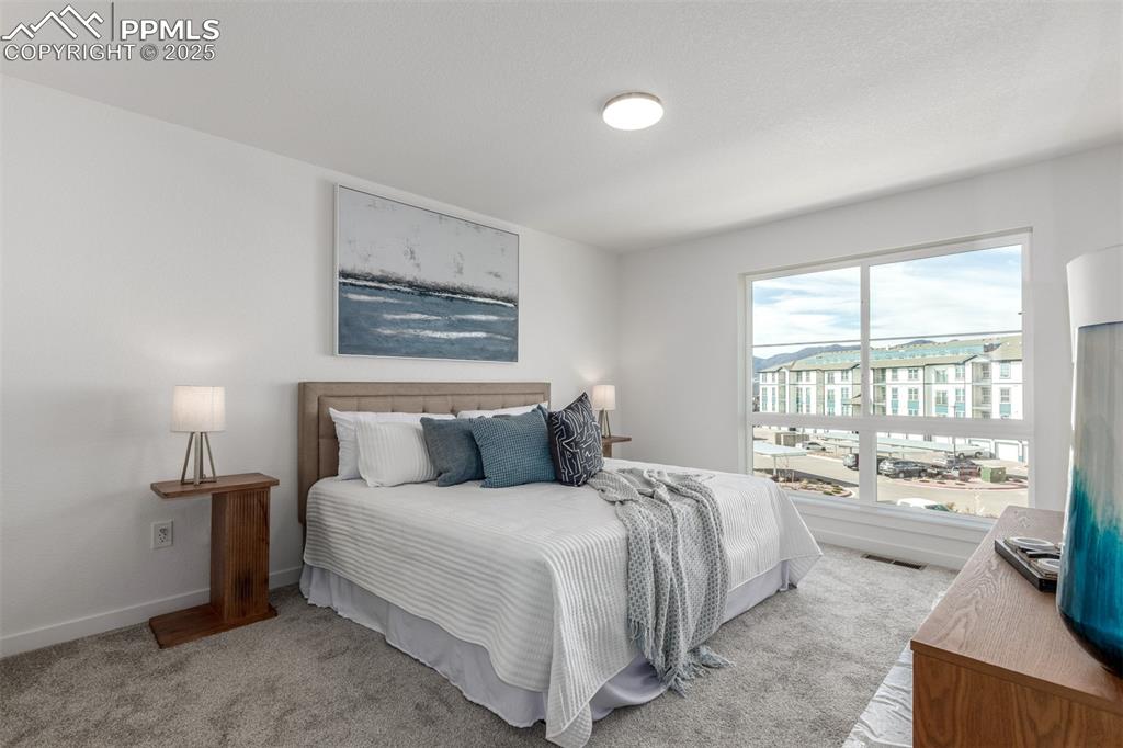 Image 13 of 32: Bedroom