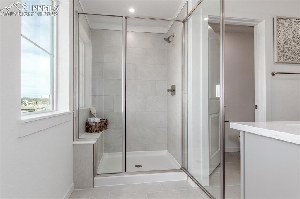 Image 16 of 32: Bathroom