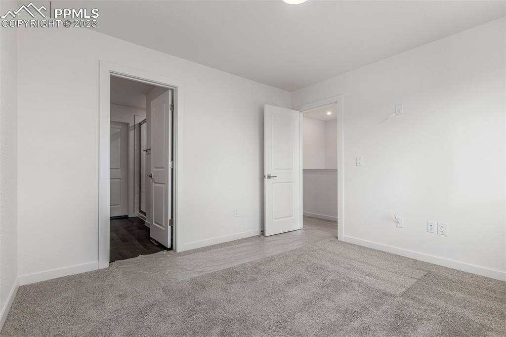 Image 24 of 32: Bedroom