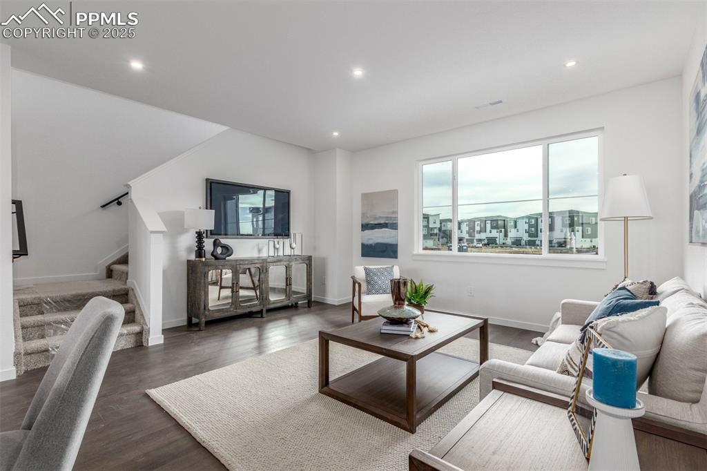 Image 6 of 32: Living Room